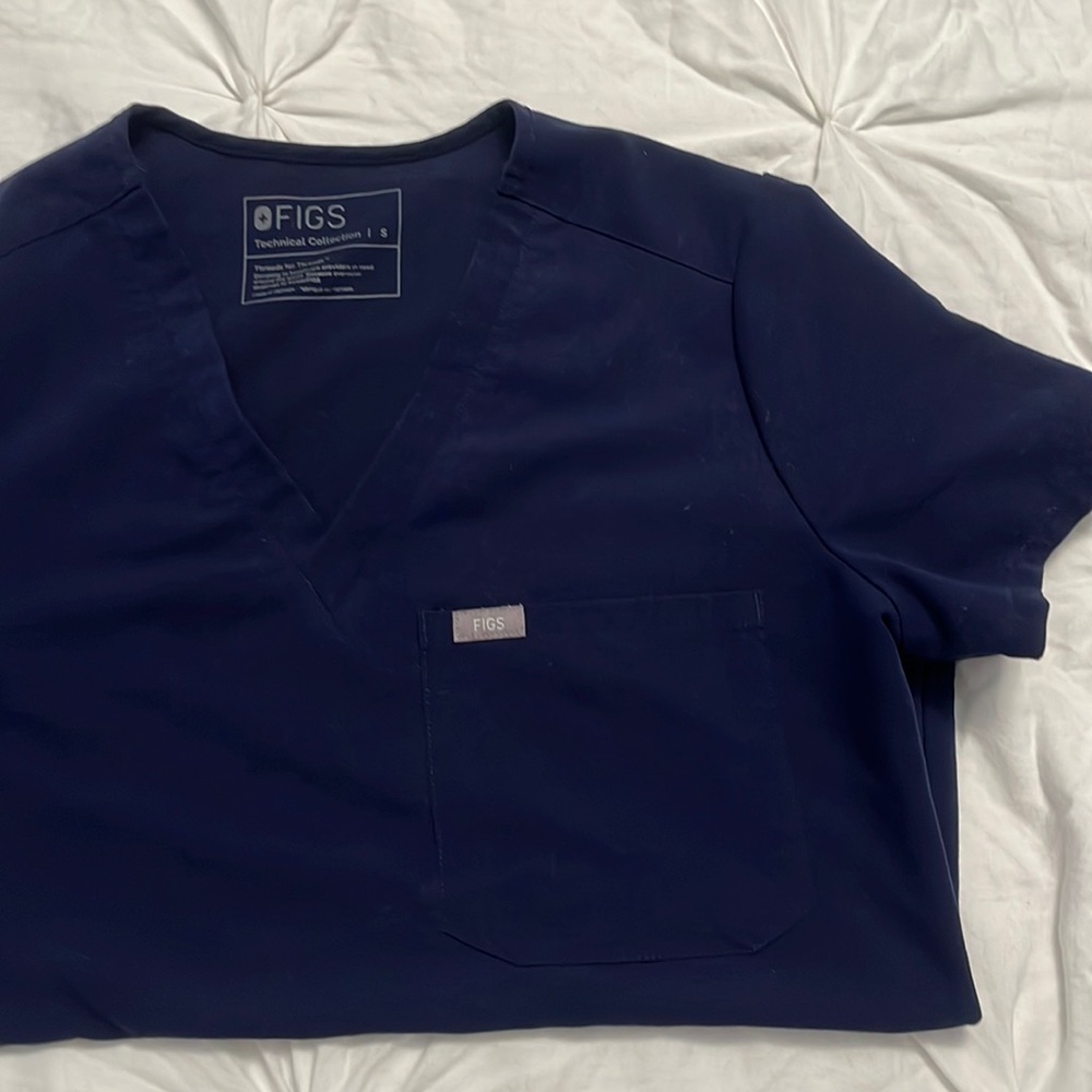 FIGS Catarina one pocket scrub top -Navy
